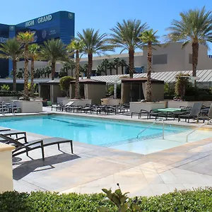 Luxury International At The Signature Apartahotel